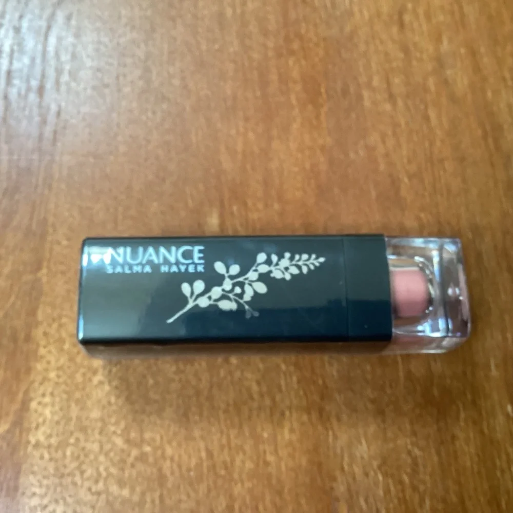 Nuance Salma Hayek True Color Moisture Rich Lipstick Babies Breath Pink 610